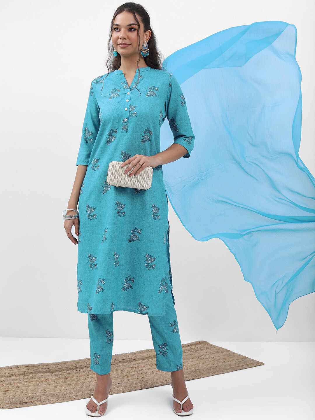 

KETCH Blue Ethnic Printed Mandarin Collar Kurta with Trousers & With Dupatta