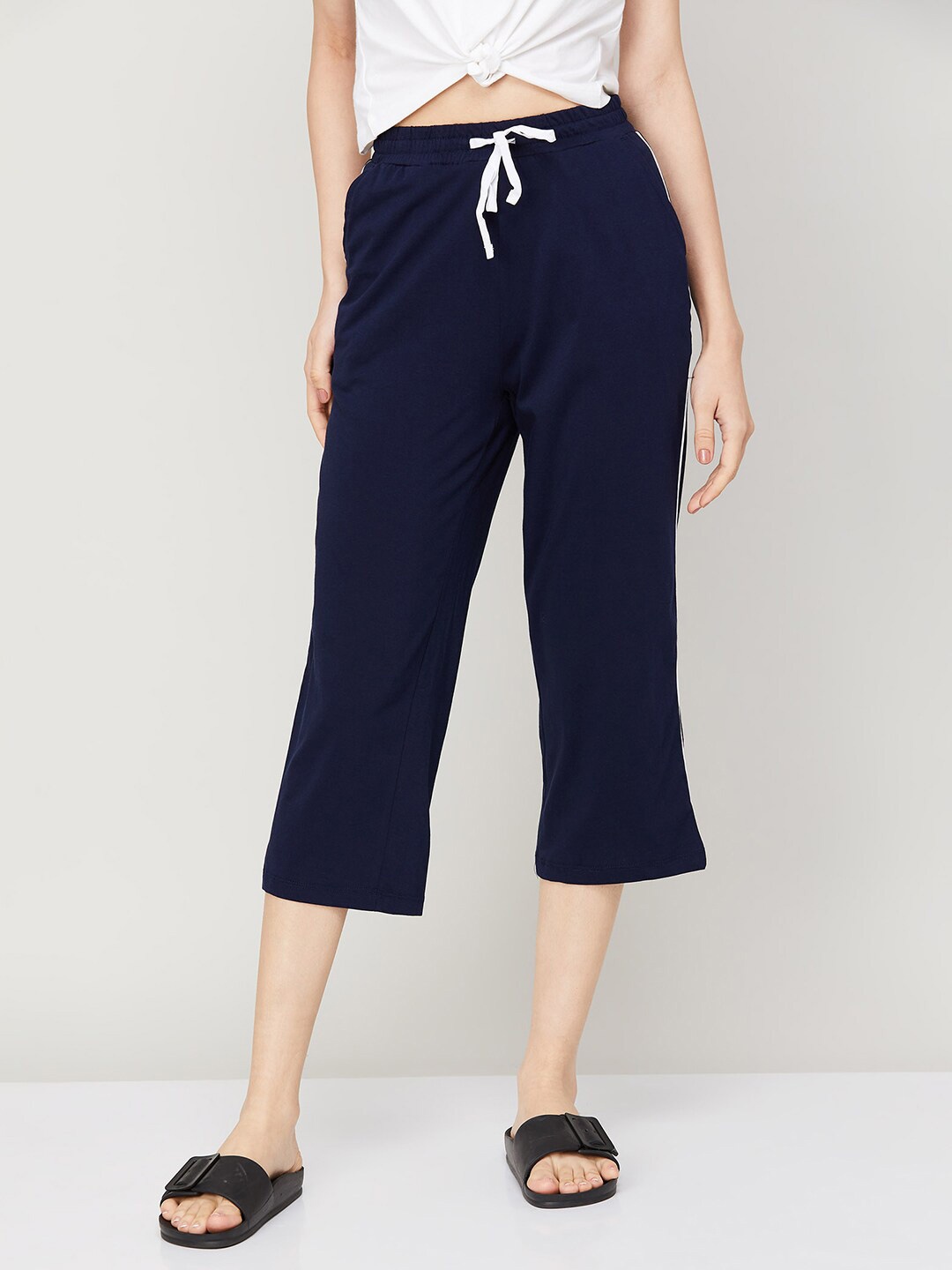 

Ginger by Lifestyle Women Mid Rise Capris, Blue