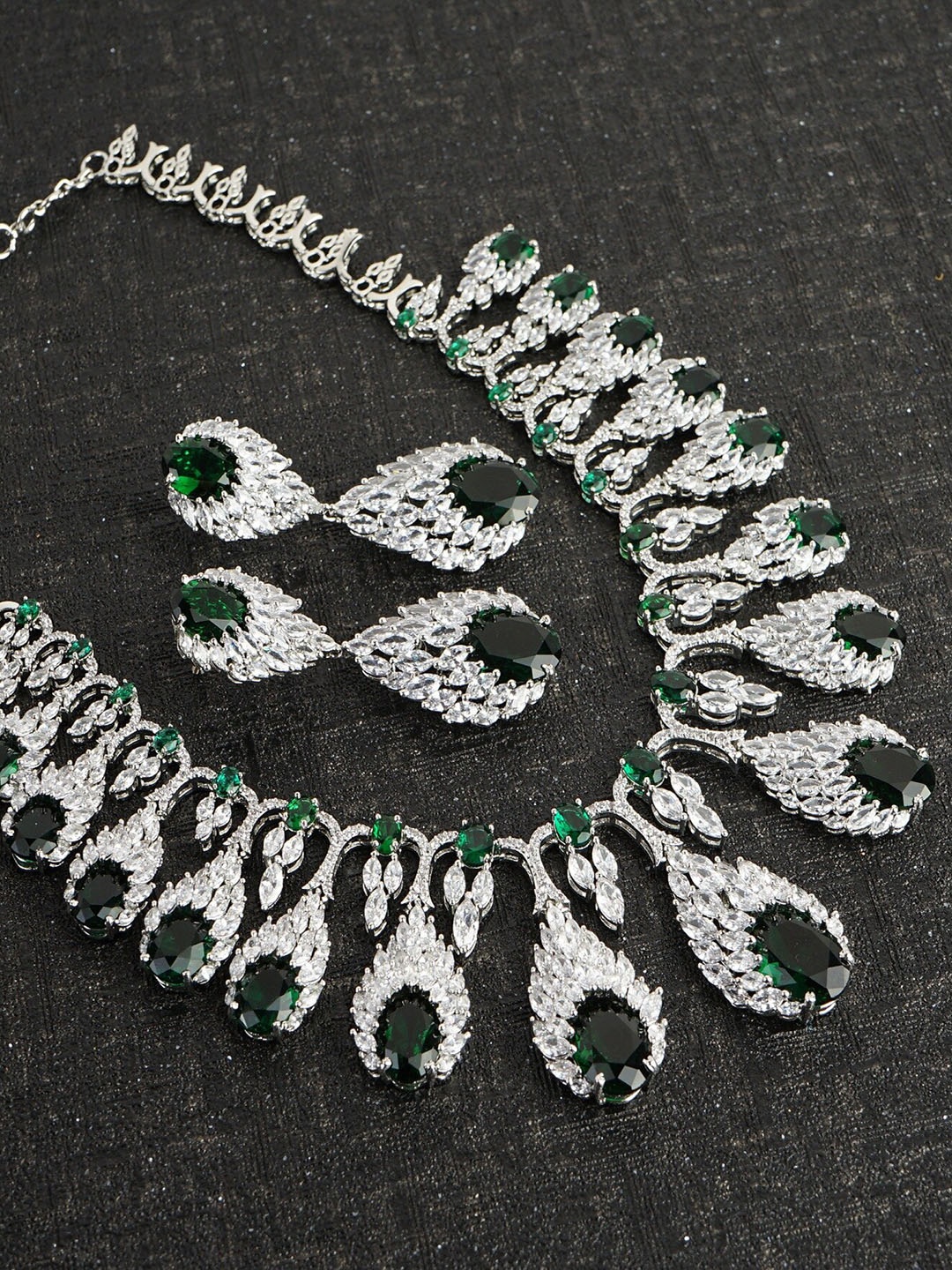 

AURAA TRENDS Rhodium-Plated American Diamond Zircon Studded Jewellery Set, Silver