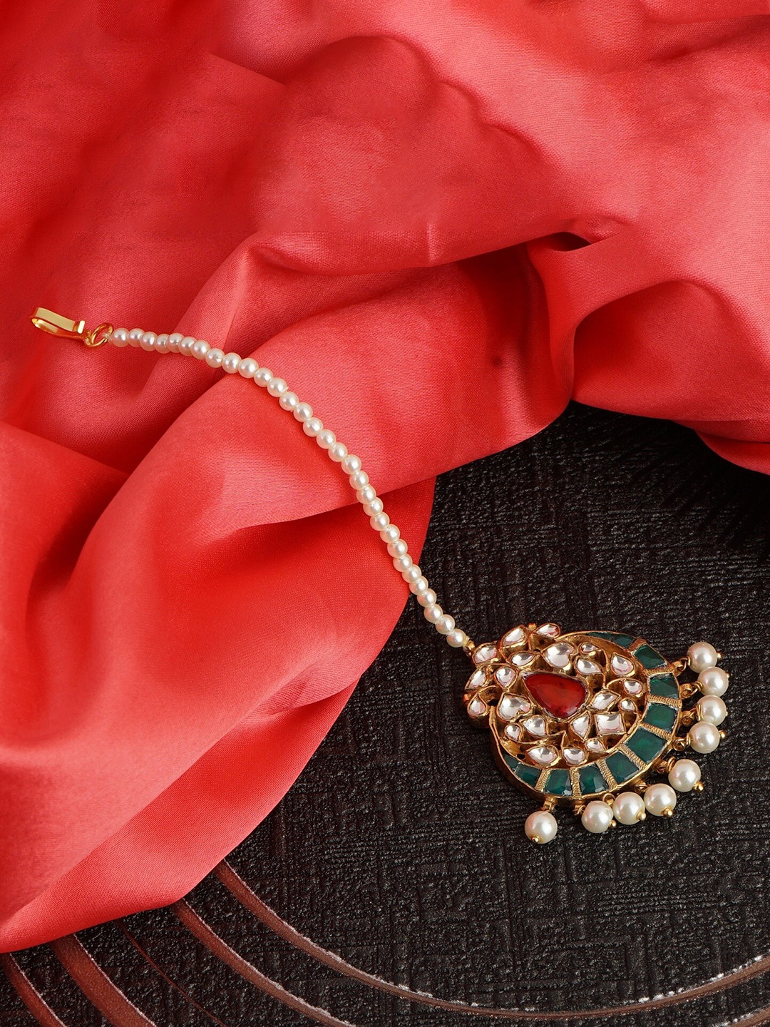 

AURAA TRENDS Gold-Plated Kundan Studded Maang Tikka, Red