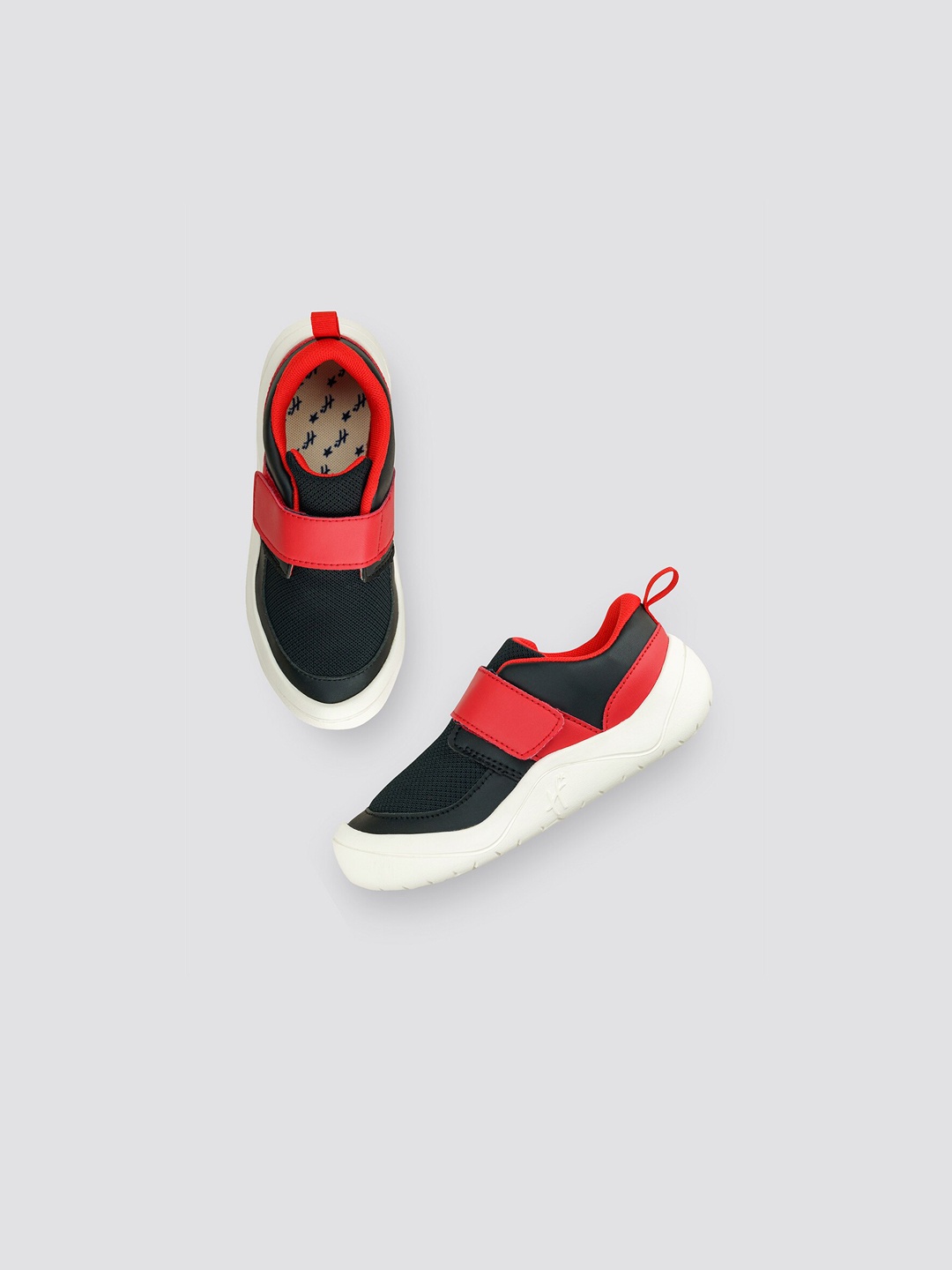

H By Hamleys Boys Colourblocked Contrast Sole Slip-On Sneakers, Black