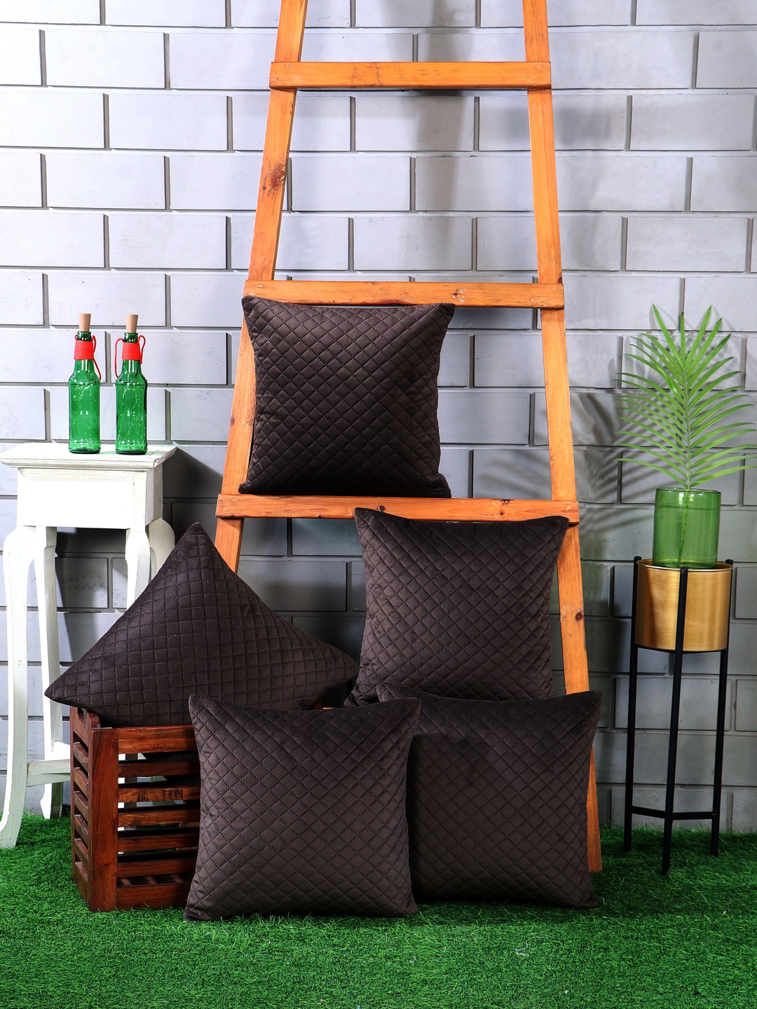 

Nendle Brown 5 Pieces Velvet Square Cushion Covers