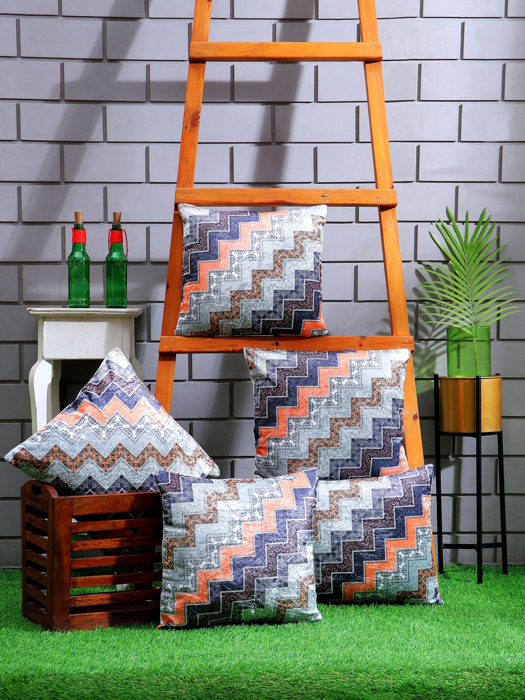 

Nendle Blue & Orange 5 Pieces Ethnic Motifs Velvet Square Cushion Covers