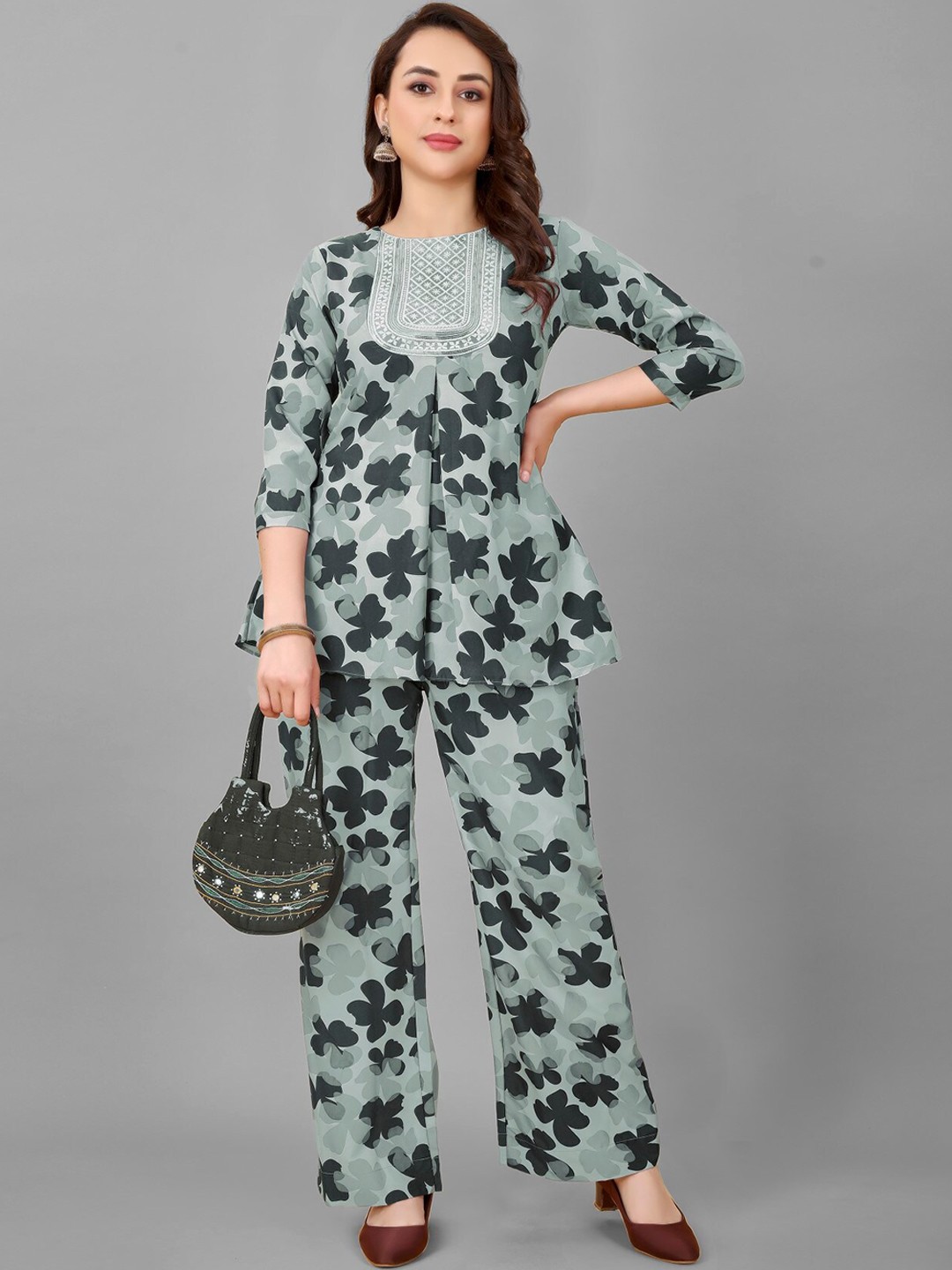 

Anaita Floral Printed Top with Palazzos, Green
