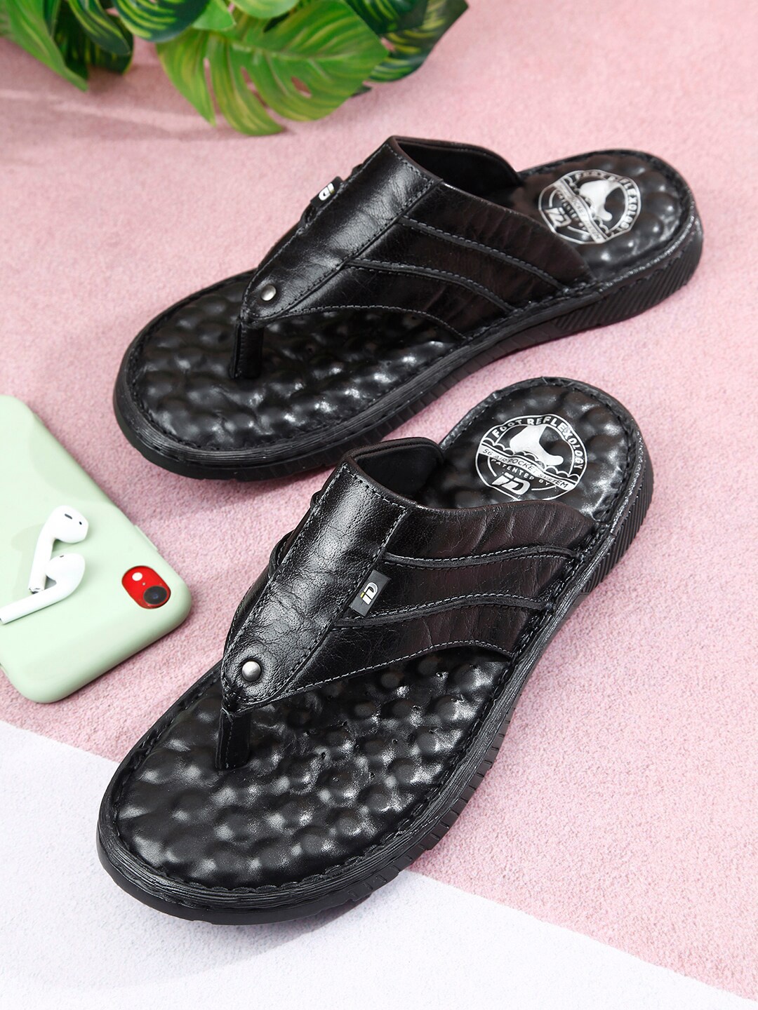 

ID Men Leather Air Pocket Thong Sandal, Black