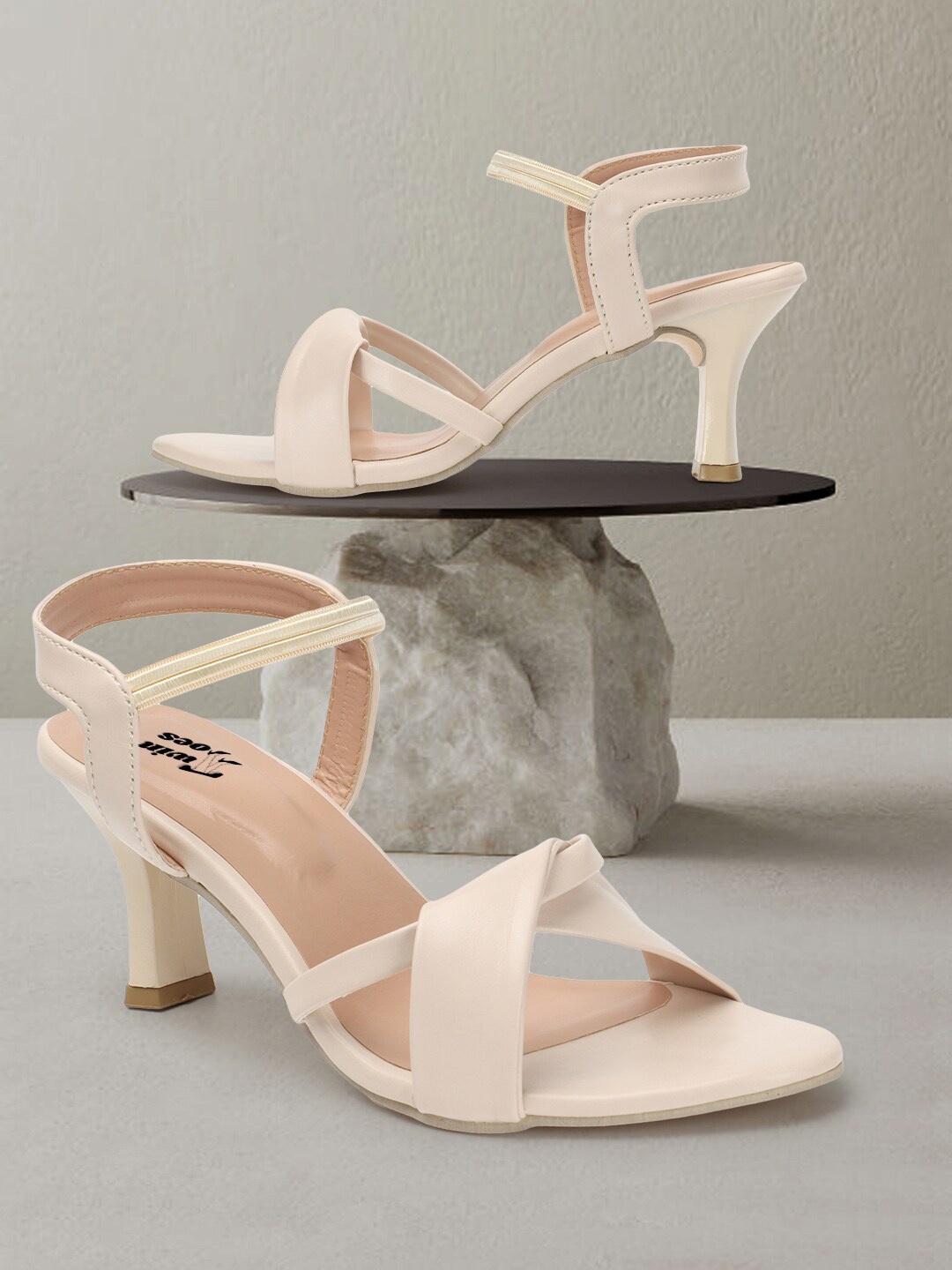 

TWIN TOES Party Block Heels With Backstrap, Cream