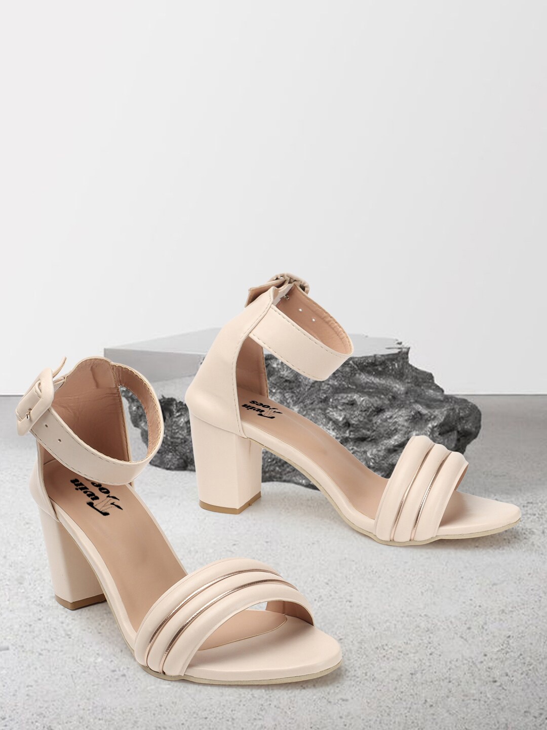 

TWIN TOES Party Block Heels, Cream