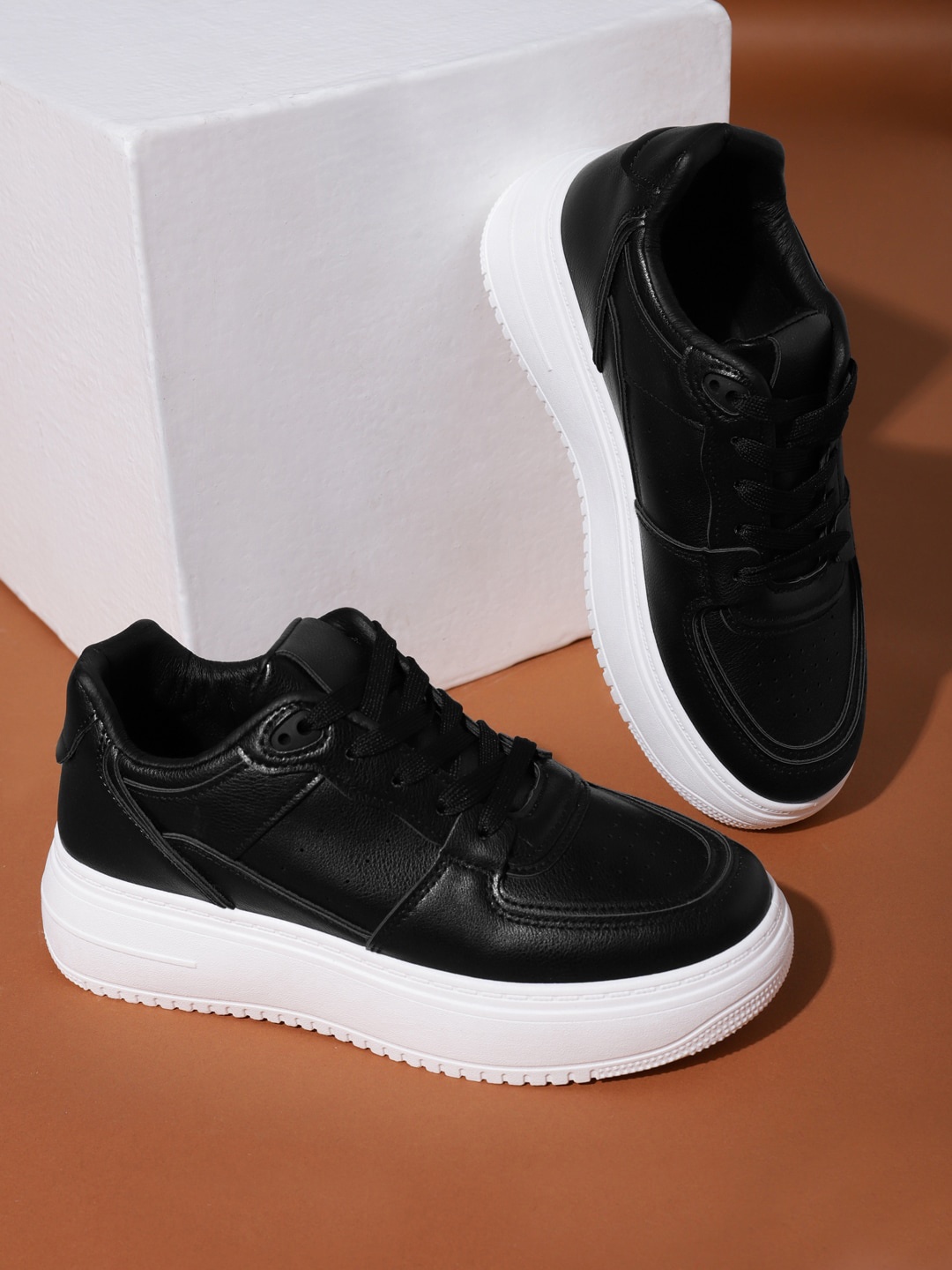 

Truffle Collection Women Contrast Sole Sneakers, Black