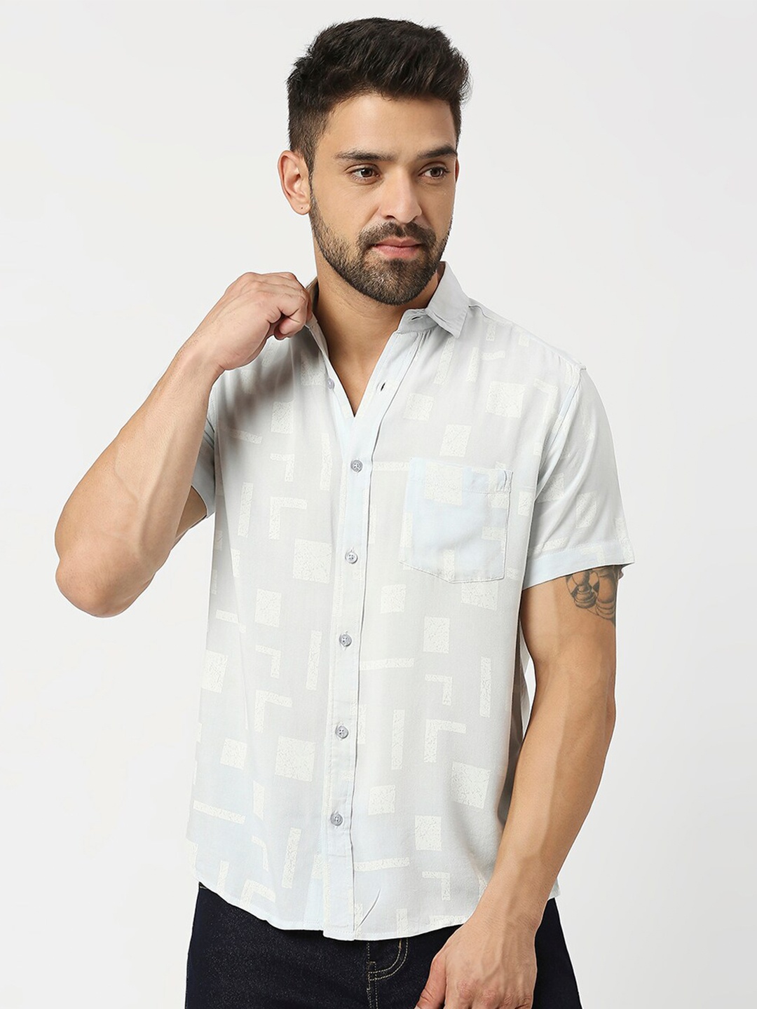 

MOD ECRU Spread Collar Geometric Printed Casual Shirt, Blue
