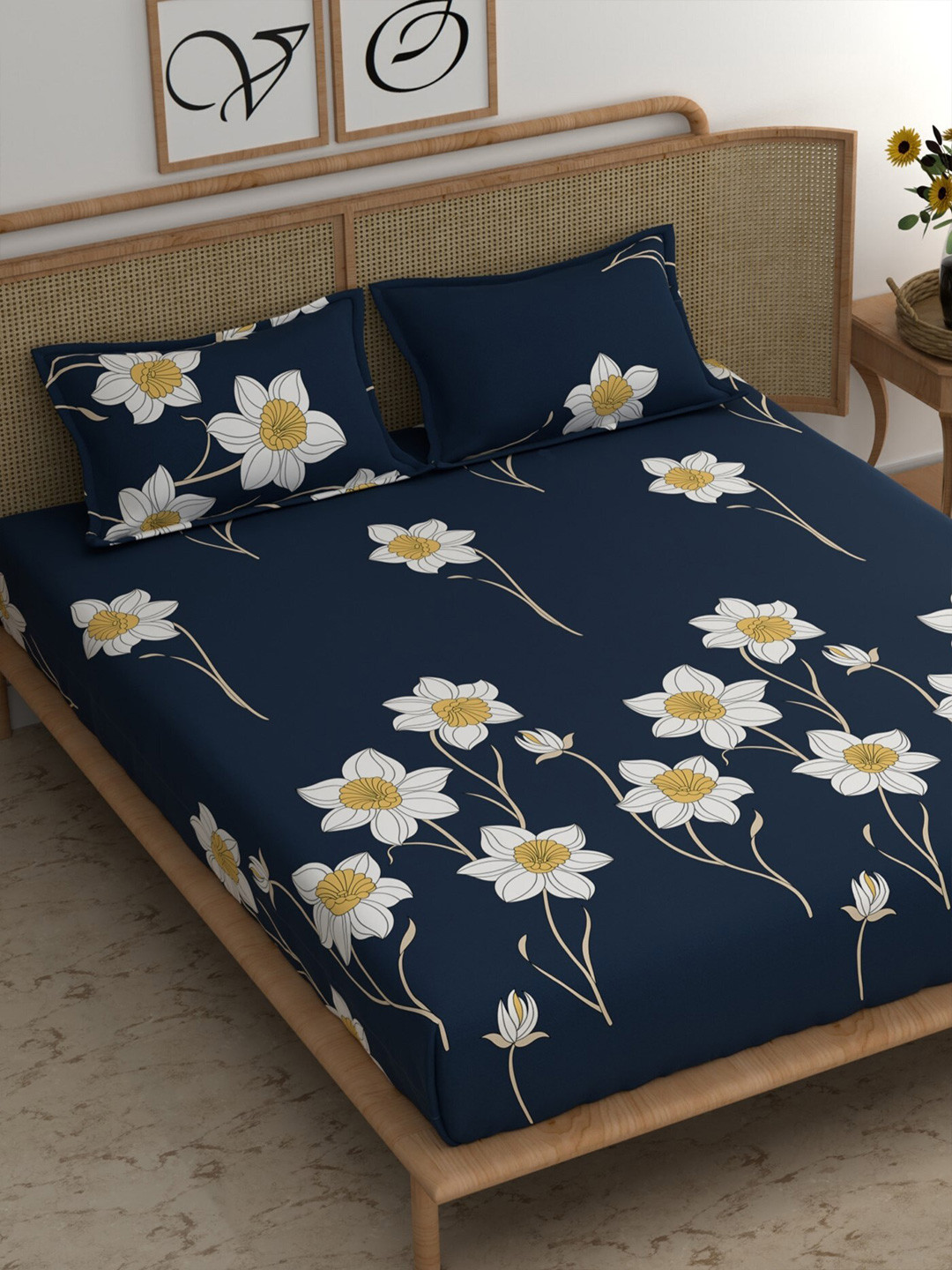 

CG HOMES Blue & White Floral Microfiber 180 TC Queen Bedsheet with 2 Pillow Covers