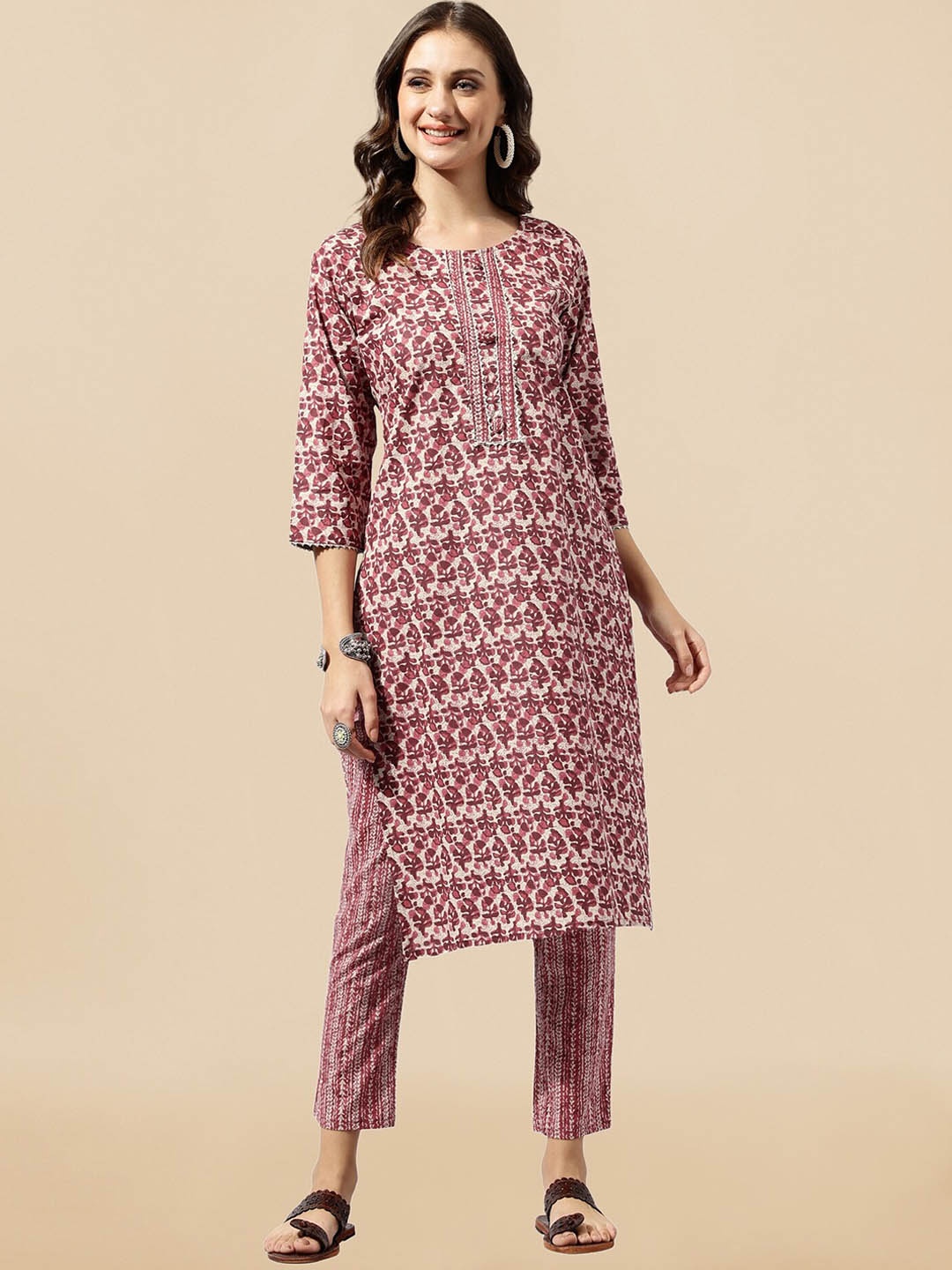 

KALINI Floral Printed Gotta Patti Batik Pure Cotton Kurta With Trousers, Magenta