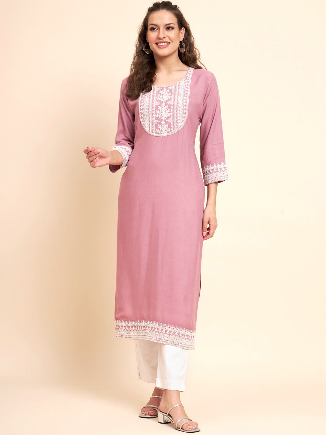 

VAIRAGEE Ethnic Motifs Yoke Design Thread Work Straight Kurta, Mauve