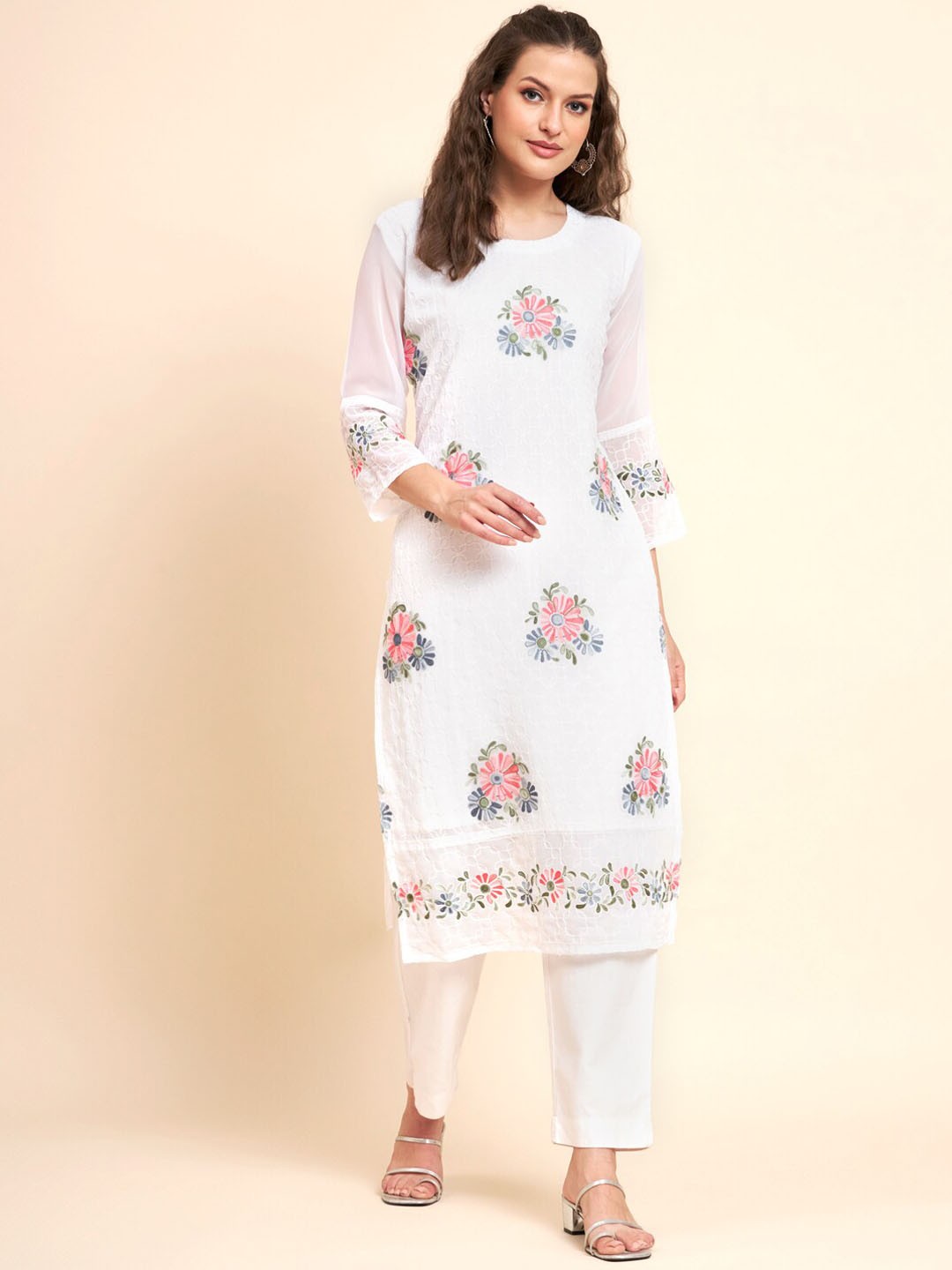

VAIRAGEE Floral Embroidered Georgette Kurta, White