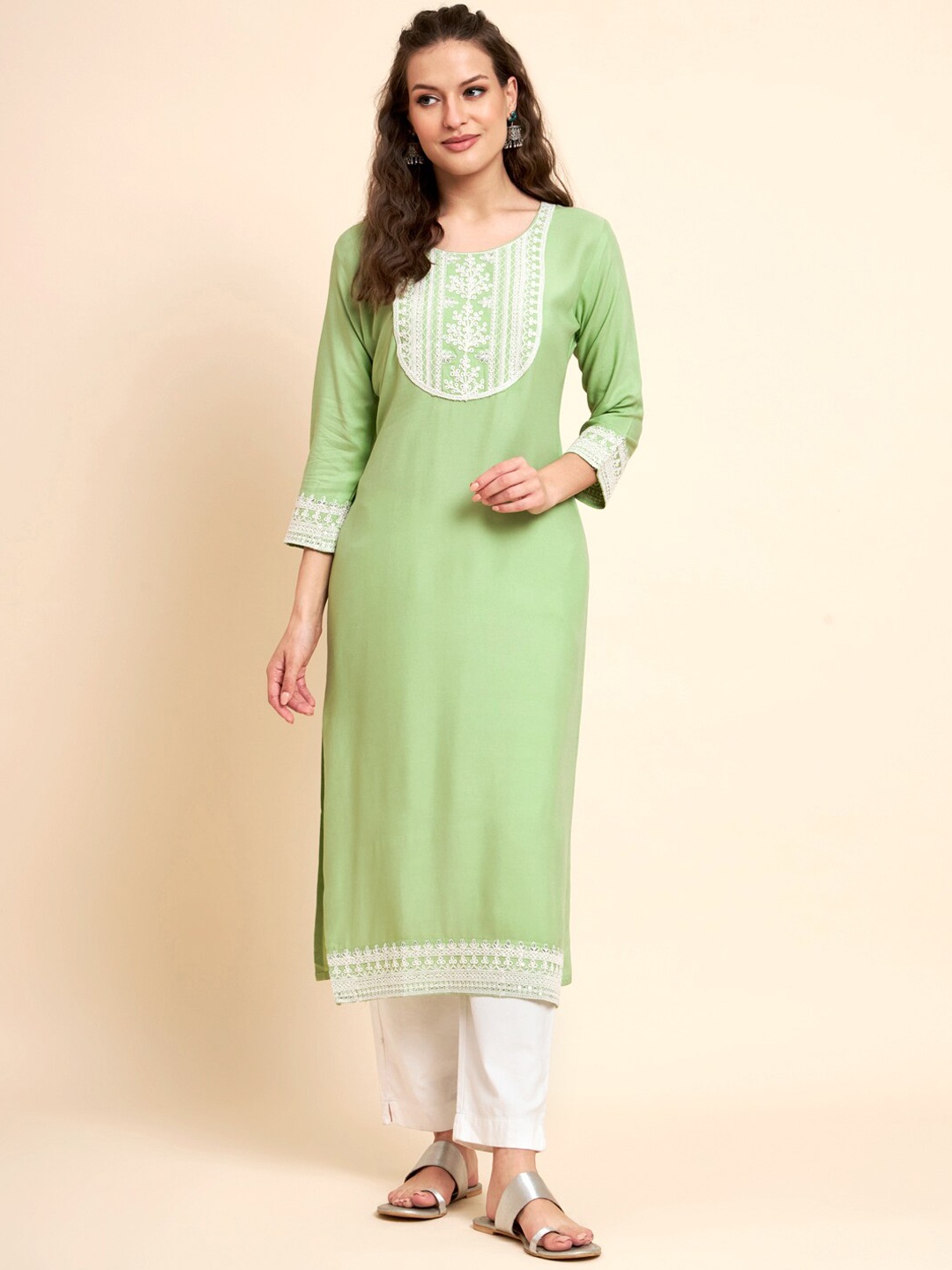 

VAIRAGEE Ethnic Motifs Yoke Design Sequined Thread Work Kurta, Green