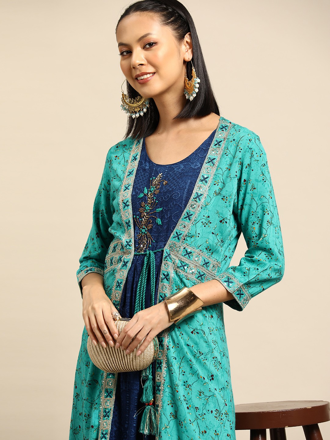 

Sangria Women Floral Embroidered Kurta with Shrug, Navy blue