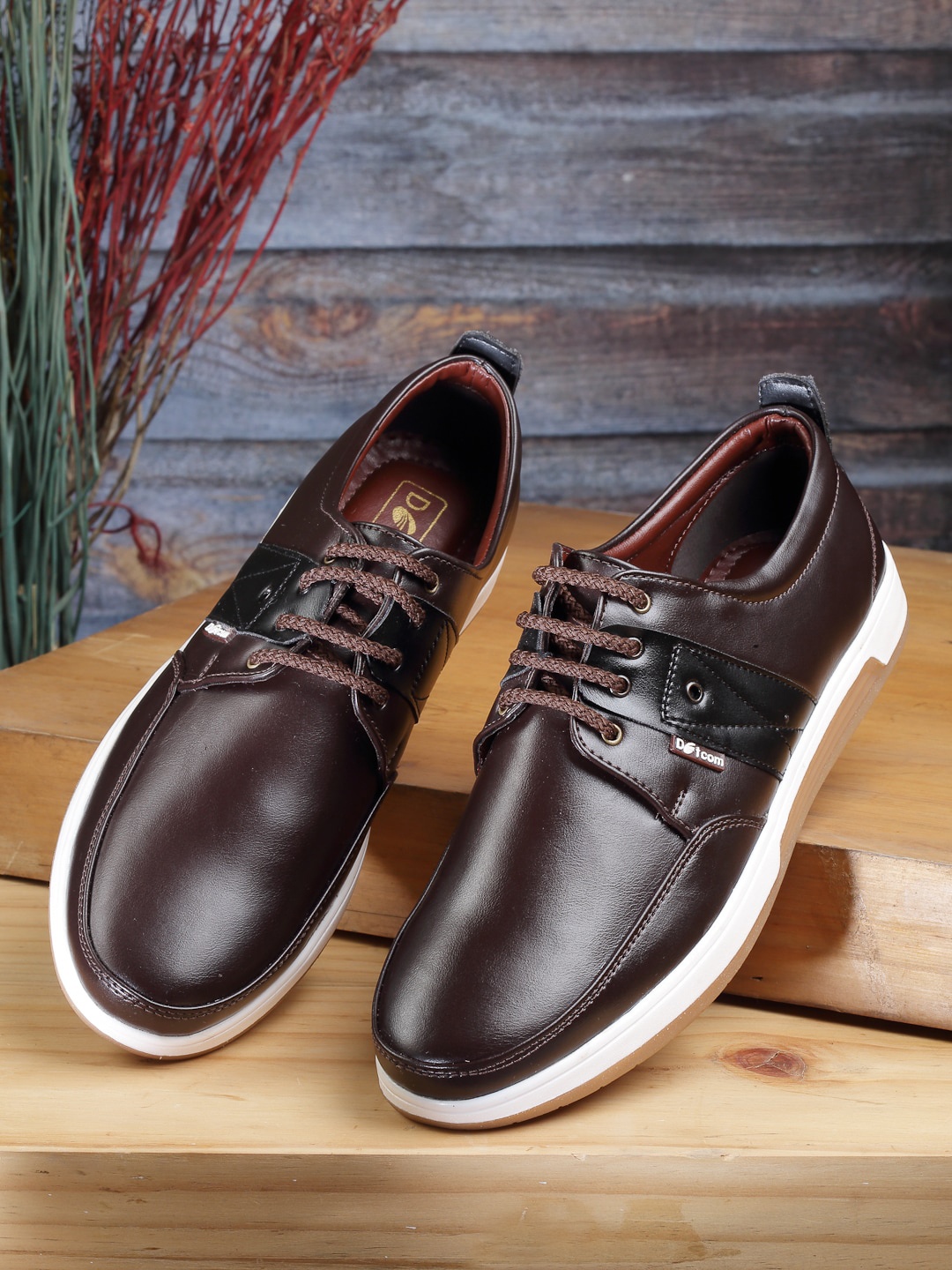 

Action Men Lightweight Memory Foam Insole Contrast Sole Sneakers, Coffee brown