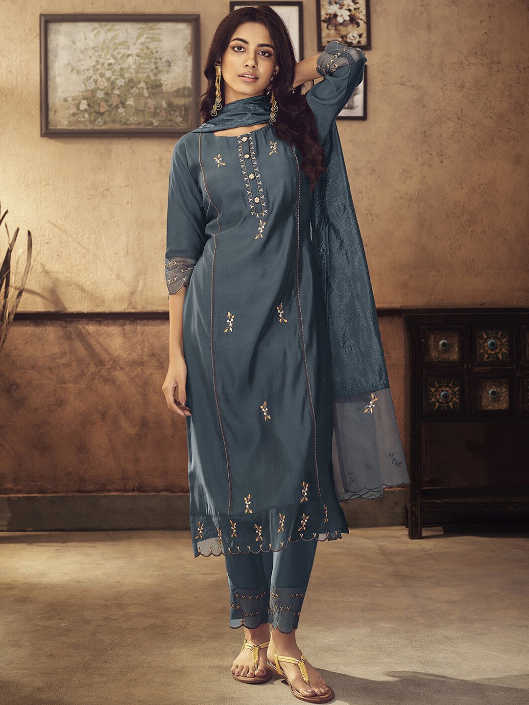 

Indo Era Floral Thread Work Panelled Kurta & Trousers With Dupatta, Grey