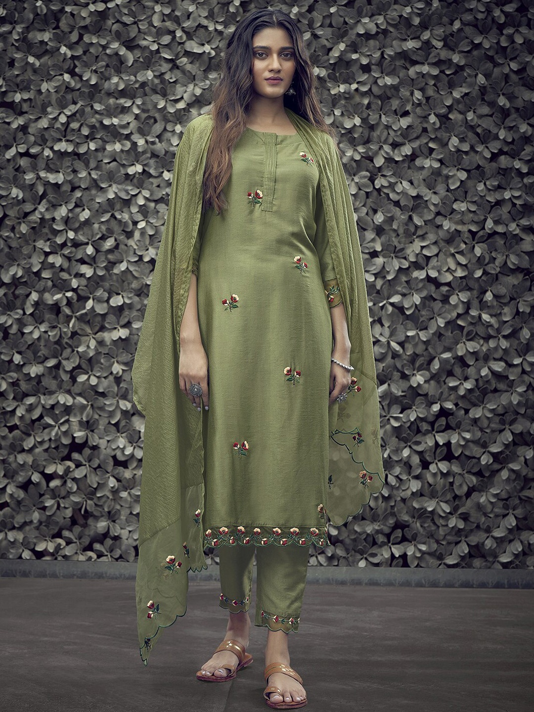 

Indo Era Floral Embroidered Thread Work Regular Kurta with Trousers & Dupatta, Green