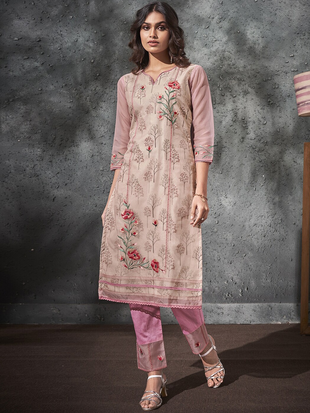 

Indo Era Floral Embroidered Thread Work Kurta With Trousers, Pink