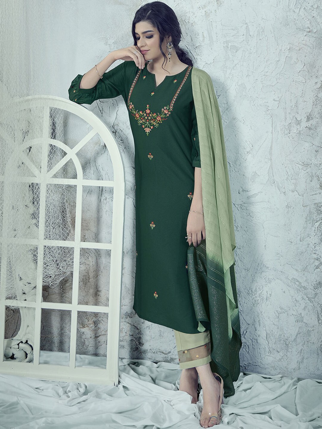 

Indo Era Floral Embroidered Thread Work Regular Kurta & Trousers With Dyed Dupatta, Green