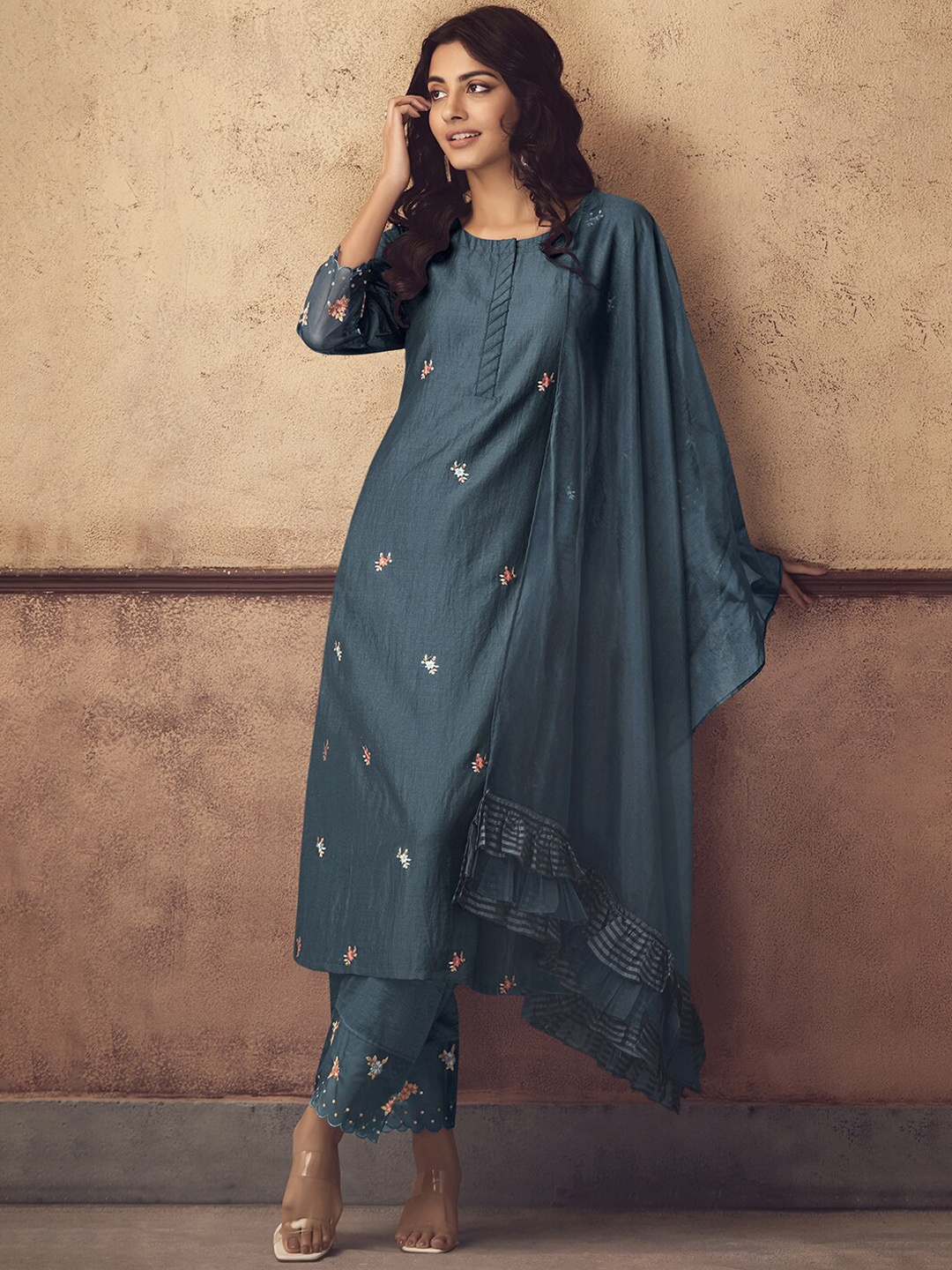 

Indo Era Floral Embroidered Regular Kurta with Trousers & With Dupatta, Grey