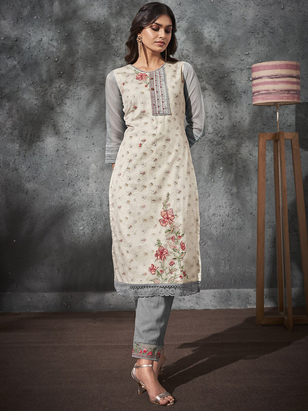 

Indo Era Floral Embroidered Regular Kurta with Trousers, Grey