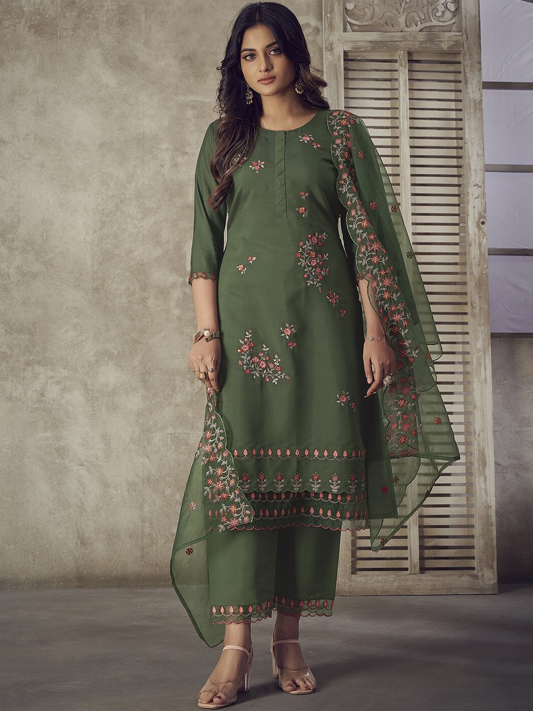 

Indo Era Floral Thread Work Straight Kurta & Trousers With Dupatta, Green