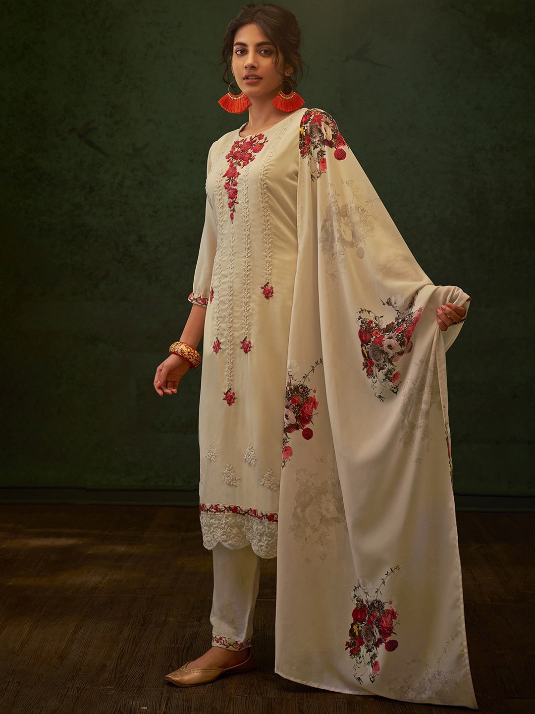 

Indo Era Floral Embroidered Thread Work Regular Kurta with Trousers & Dupatta, Cream