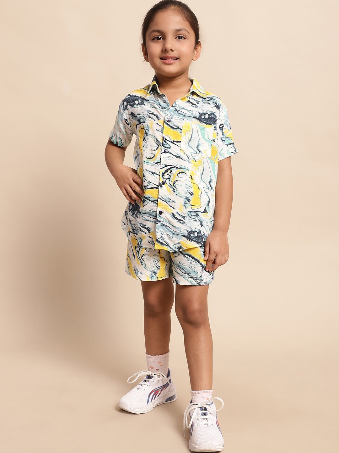 

Superminis Girls Abstract Printed Shirt Collar Shirt With Shorts, Yellow