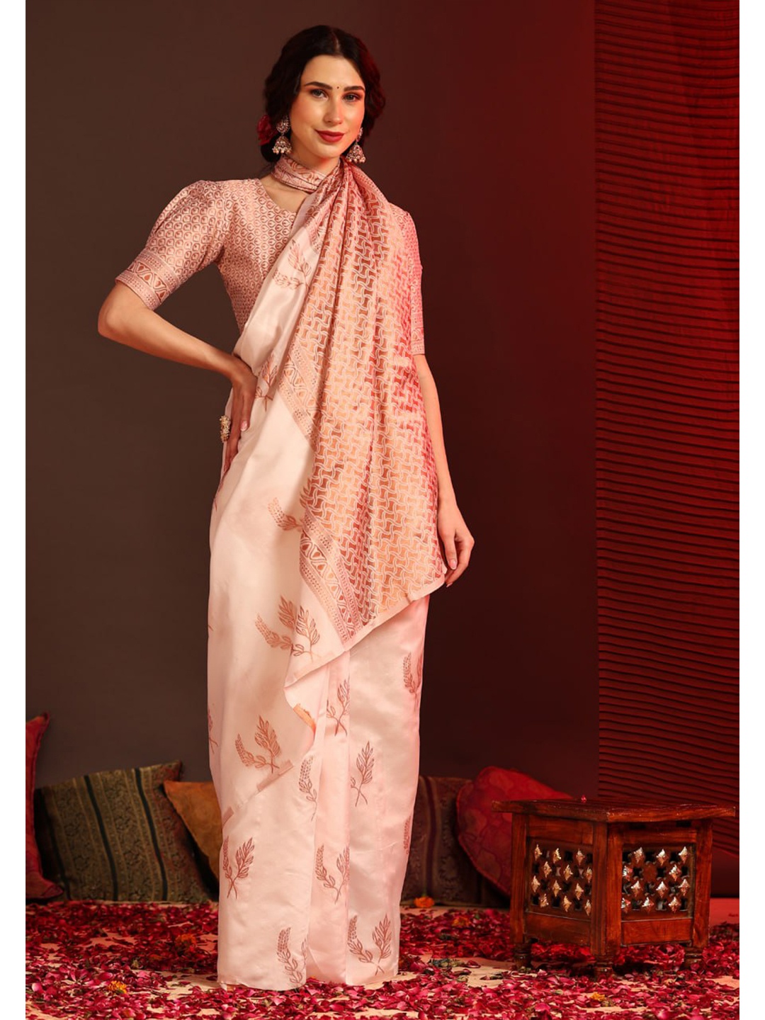 

Fab Viva Ethnic Motifs Woven Design Zari Silk Blend Banarasi Saree, White