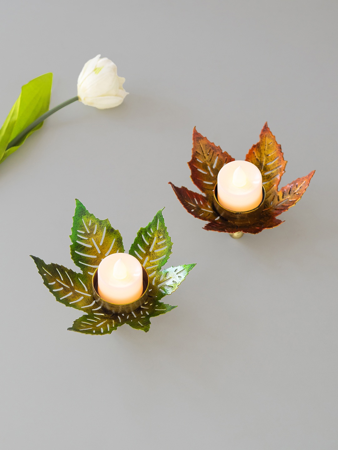 

Golden Peacock Green & Brown 2 Pieces Textured Leaf Shaped Candle Holders