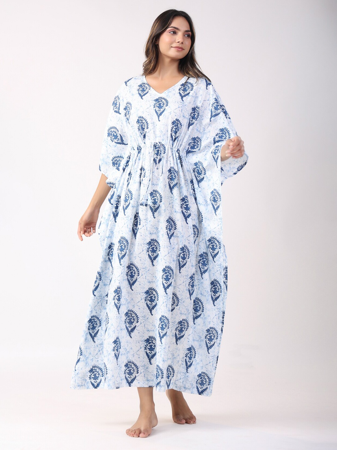 

JISORA White & Blue Floral Printed Pure Cotton Maxi Kaftan Nightdress