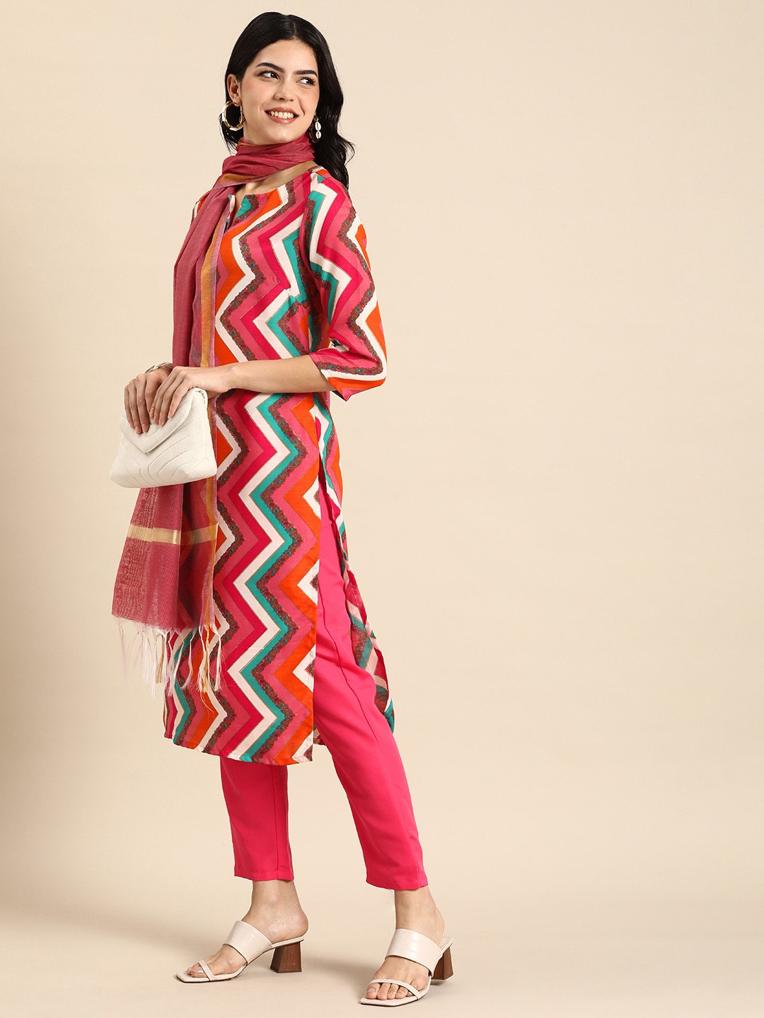 

Anouk Women Chevron Printed Kurta & Trousers With Dupatta, Pink