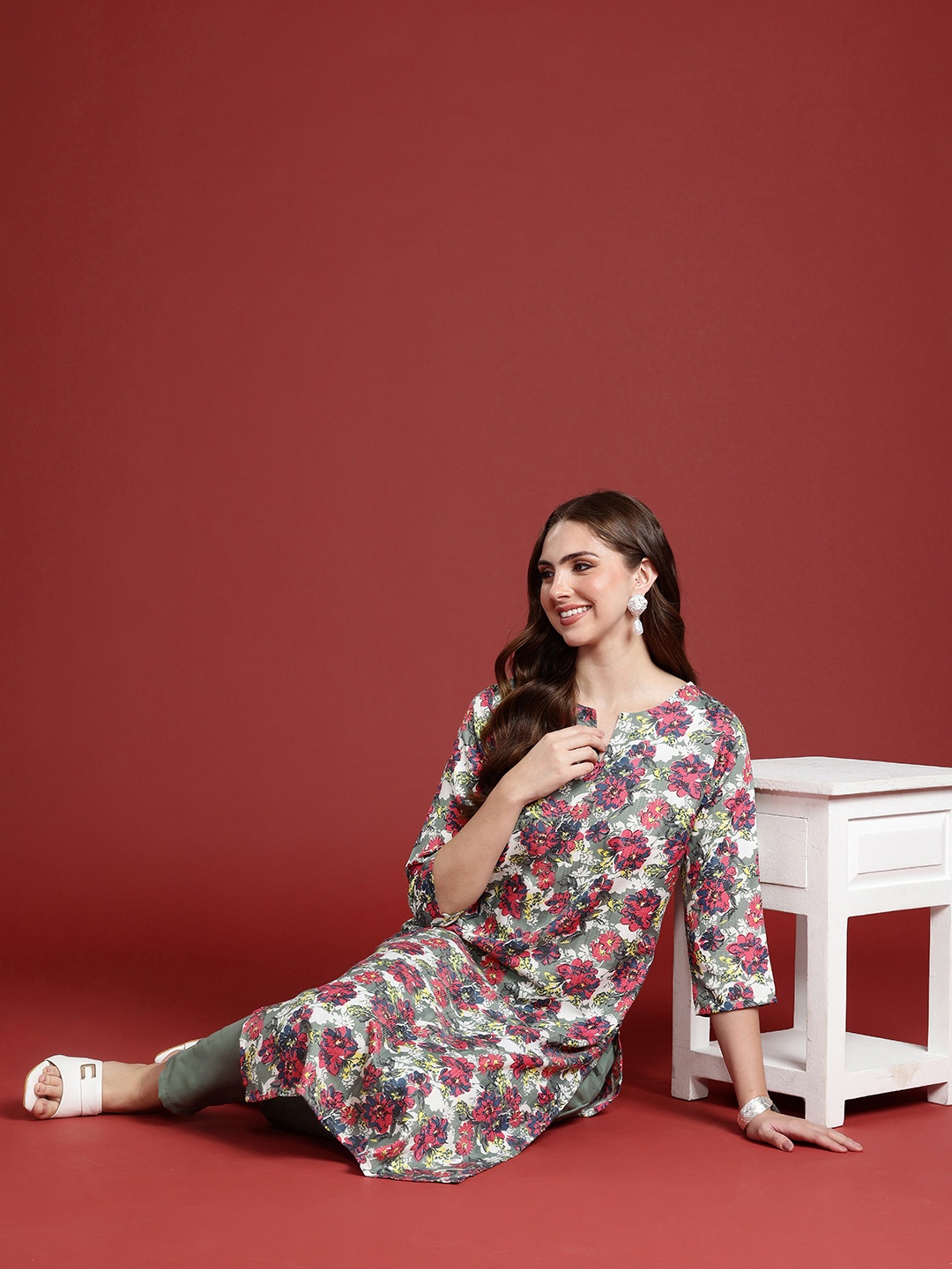 

Anouk Floral Printed Regular Kurta with Trousers, Olive