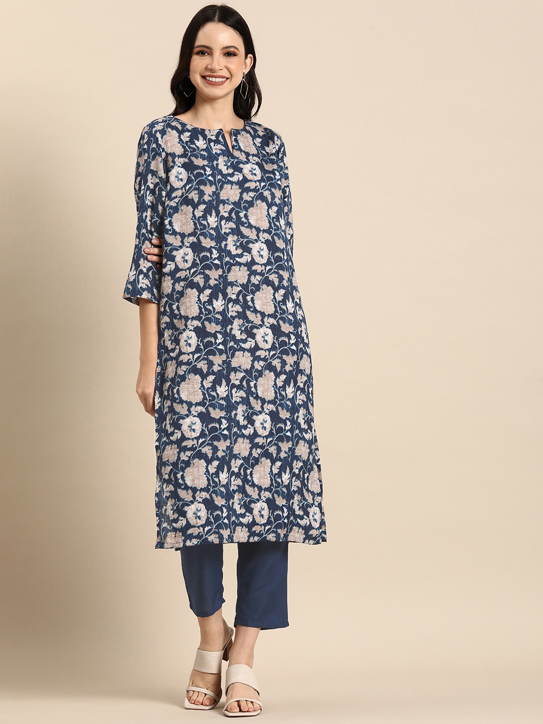 

Anouk Floral Printed Regular Kurta With Trousers, Navy blue