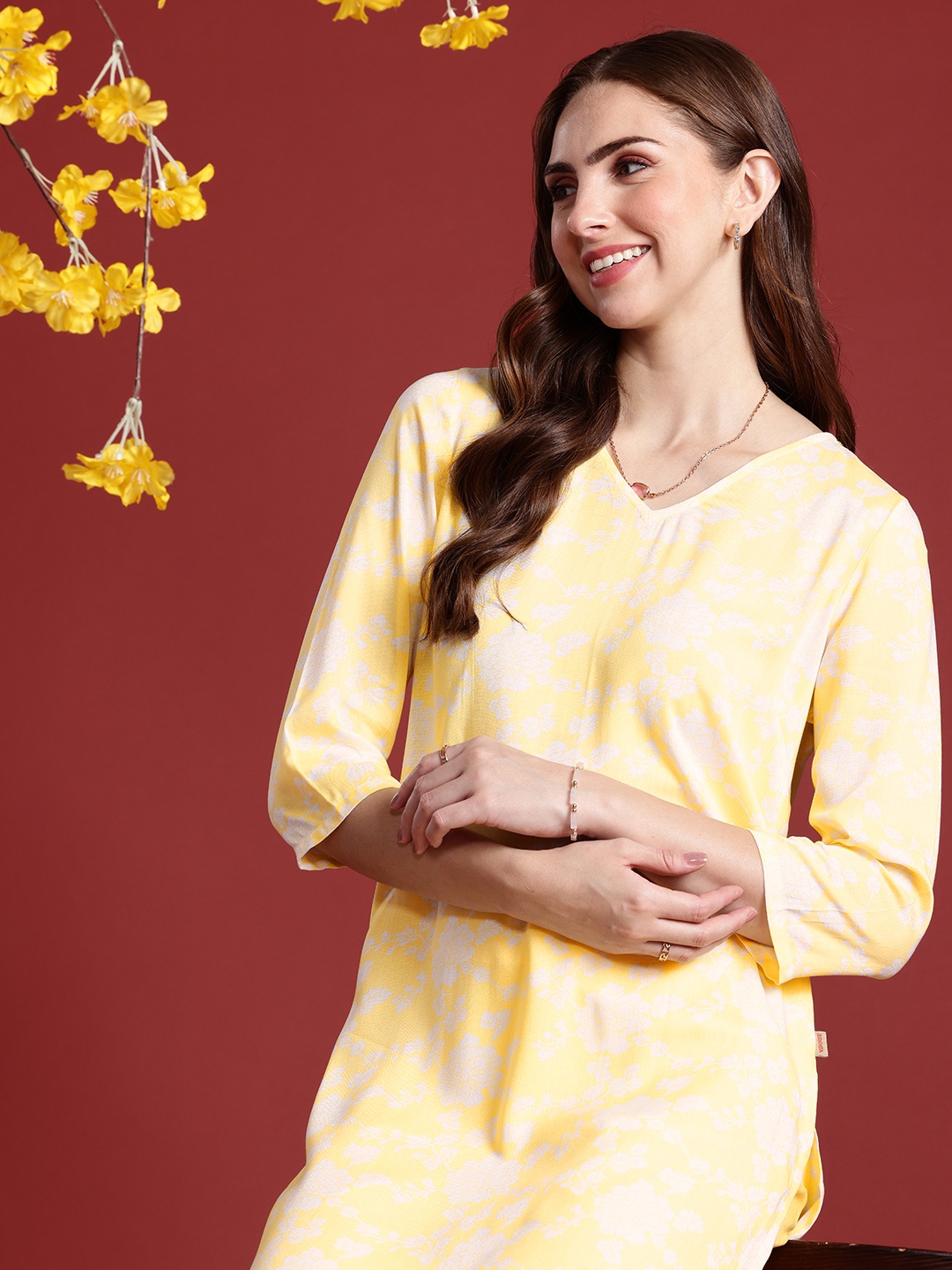 

Anouk Women Floral Printed Regular Kurta With Trousers, Yellow