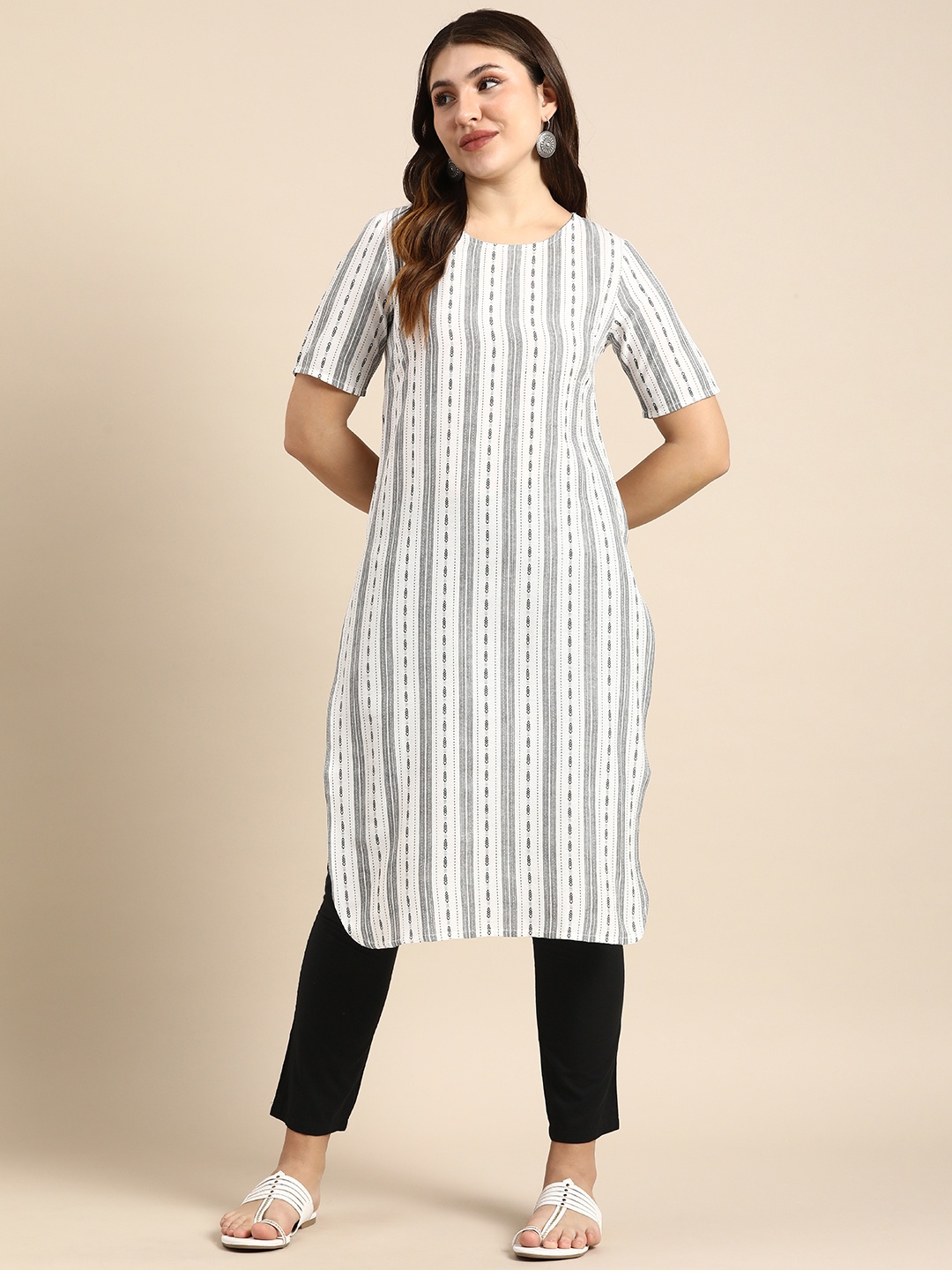 

Anouk Geometric Embroidered Thread Work Straight Kurta, White