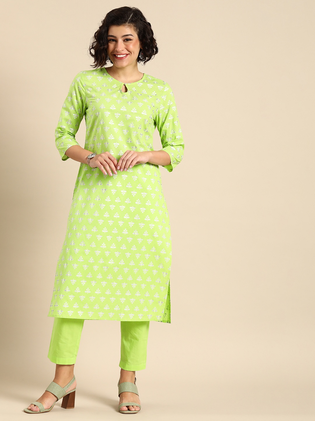 

Anouk Women Floral Printed Regular Pure Cotton Kurta with Trousers, Green