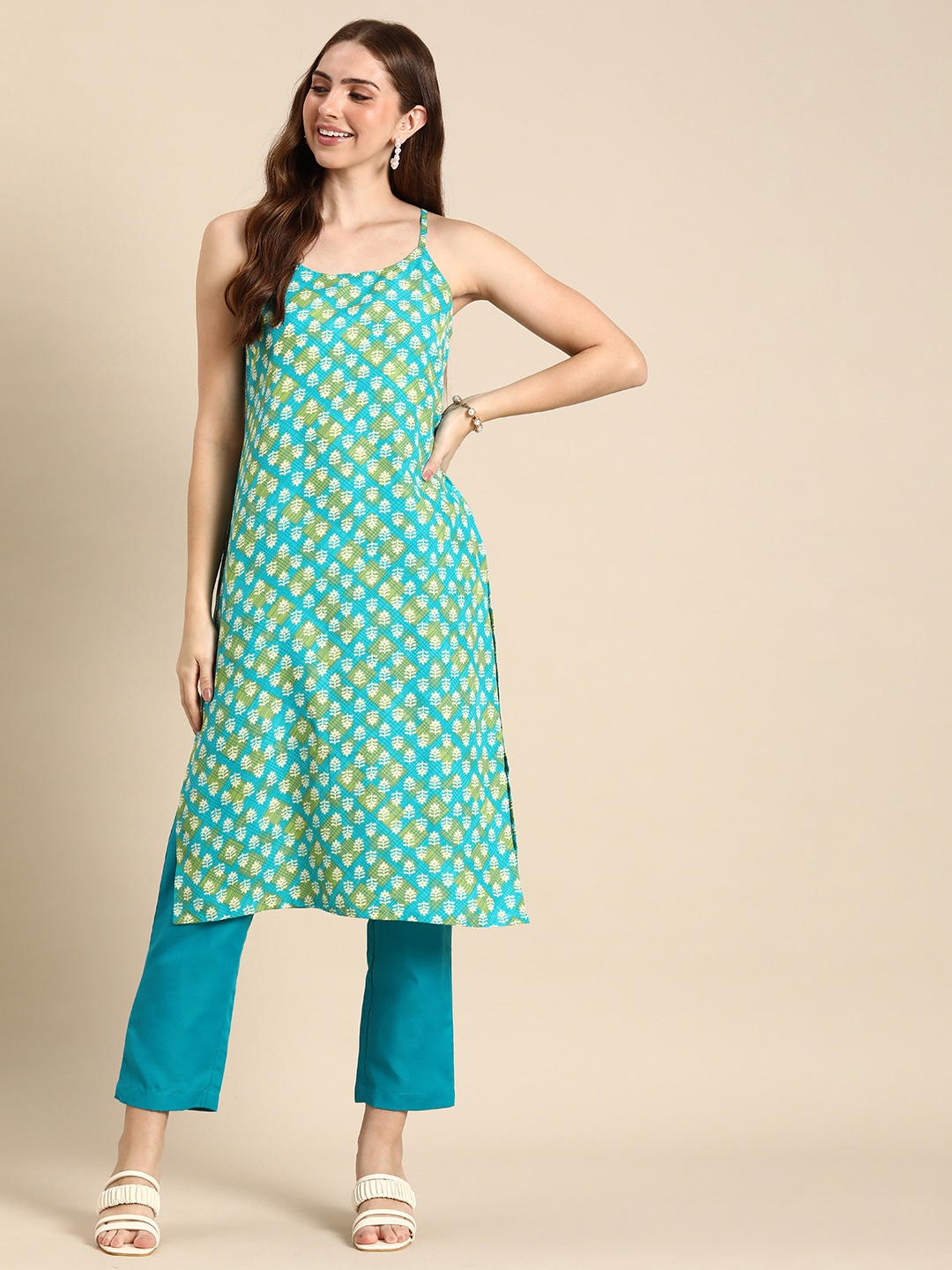 

Anouk Women Floral Printed Regular Kurta With Trousers, Blue