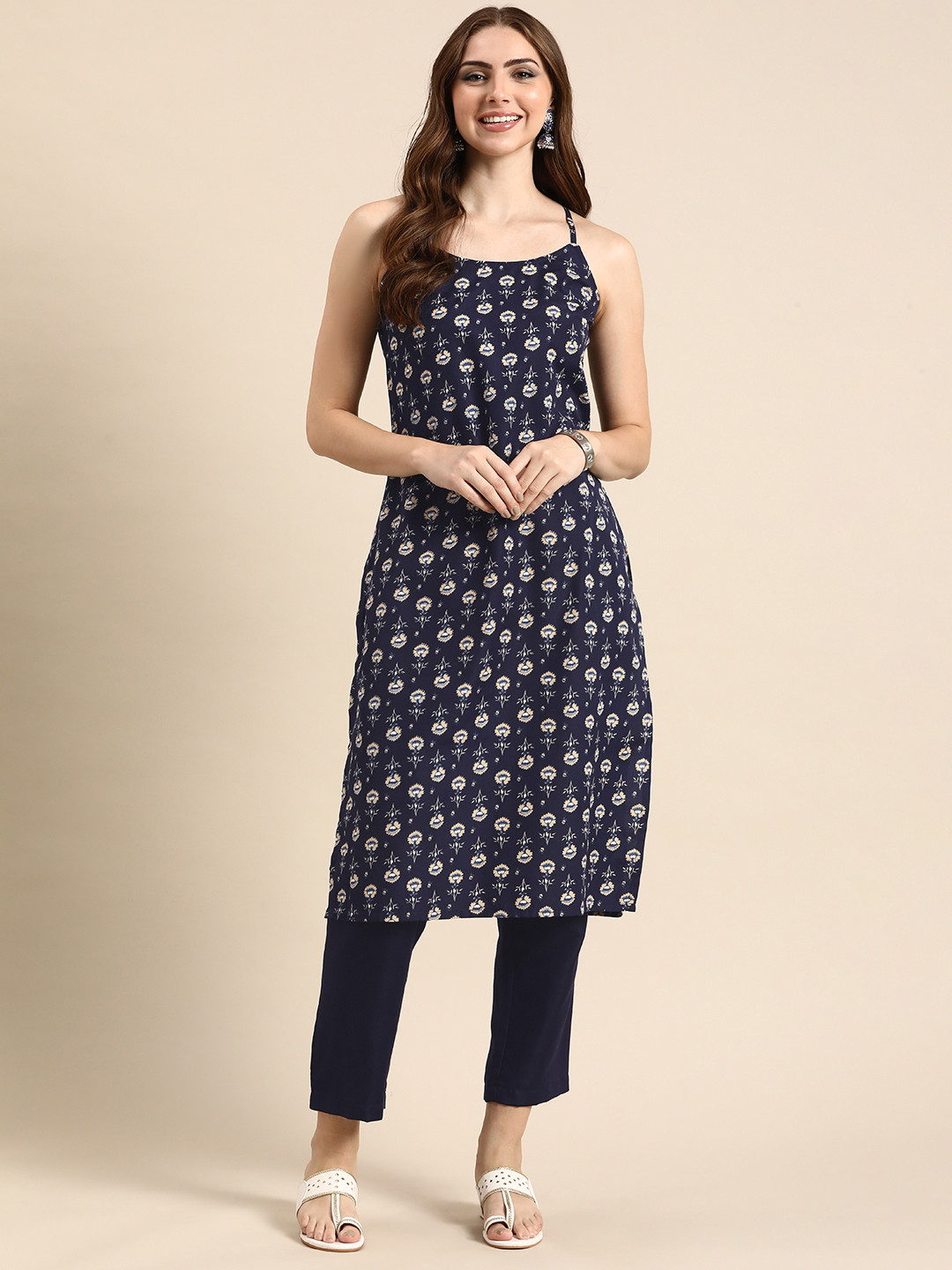 

Anouk Women Floral Printed Regular Kurta With Trousers, Navy blue