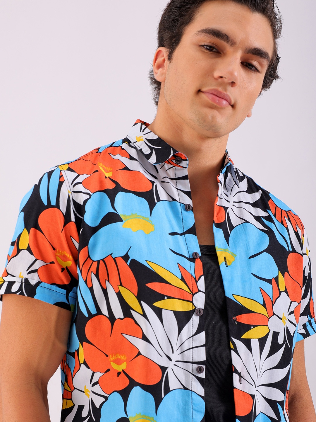 

The Indian Garage Co Men Slim Fit Floral Printed Resortwear Shirt, Black