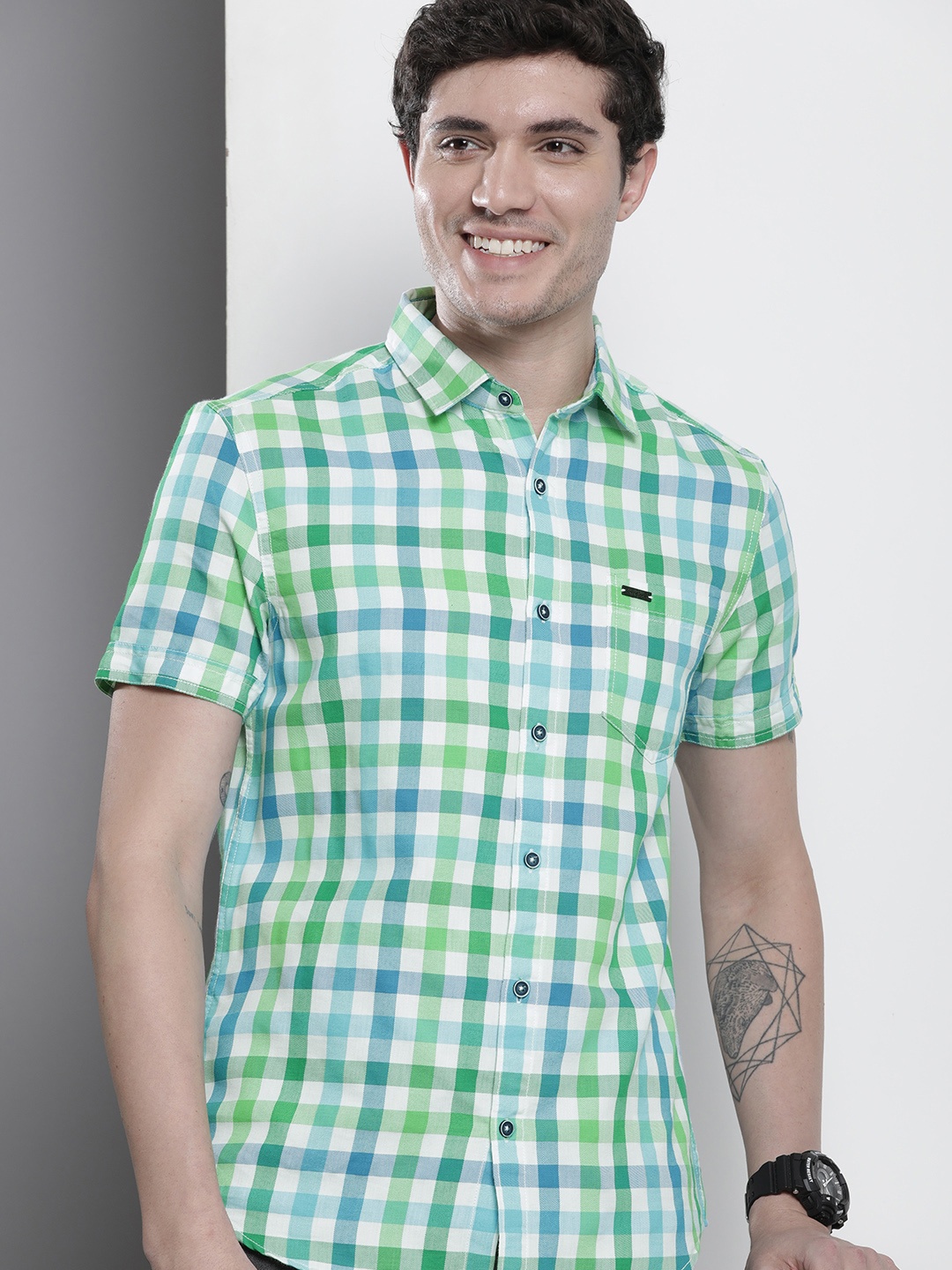 

The Indian Garage Co Men Slim Fit Opaque Checked Casual Shirt, Green