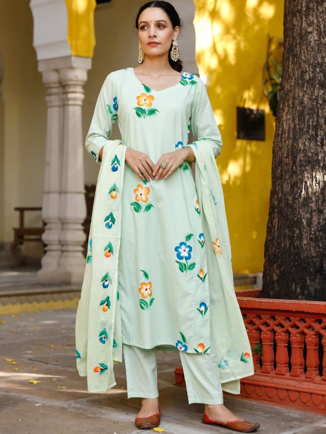 

PHEETA Floral Printed Straight Pure Cotton Kurta & Trousers With Dupatta, Green