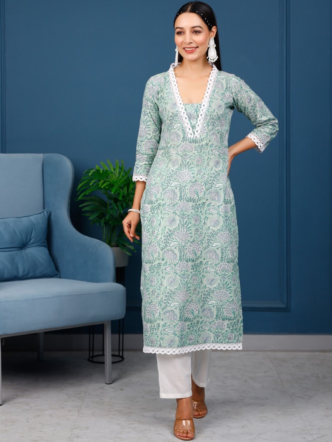 

PHEETA Floral Printed Pure Cotton Kurta With Trousers, Green