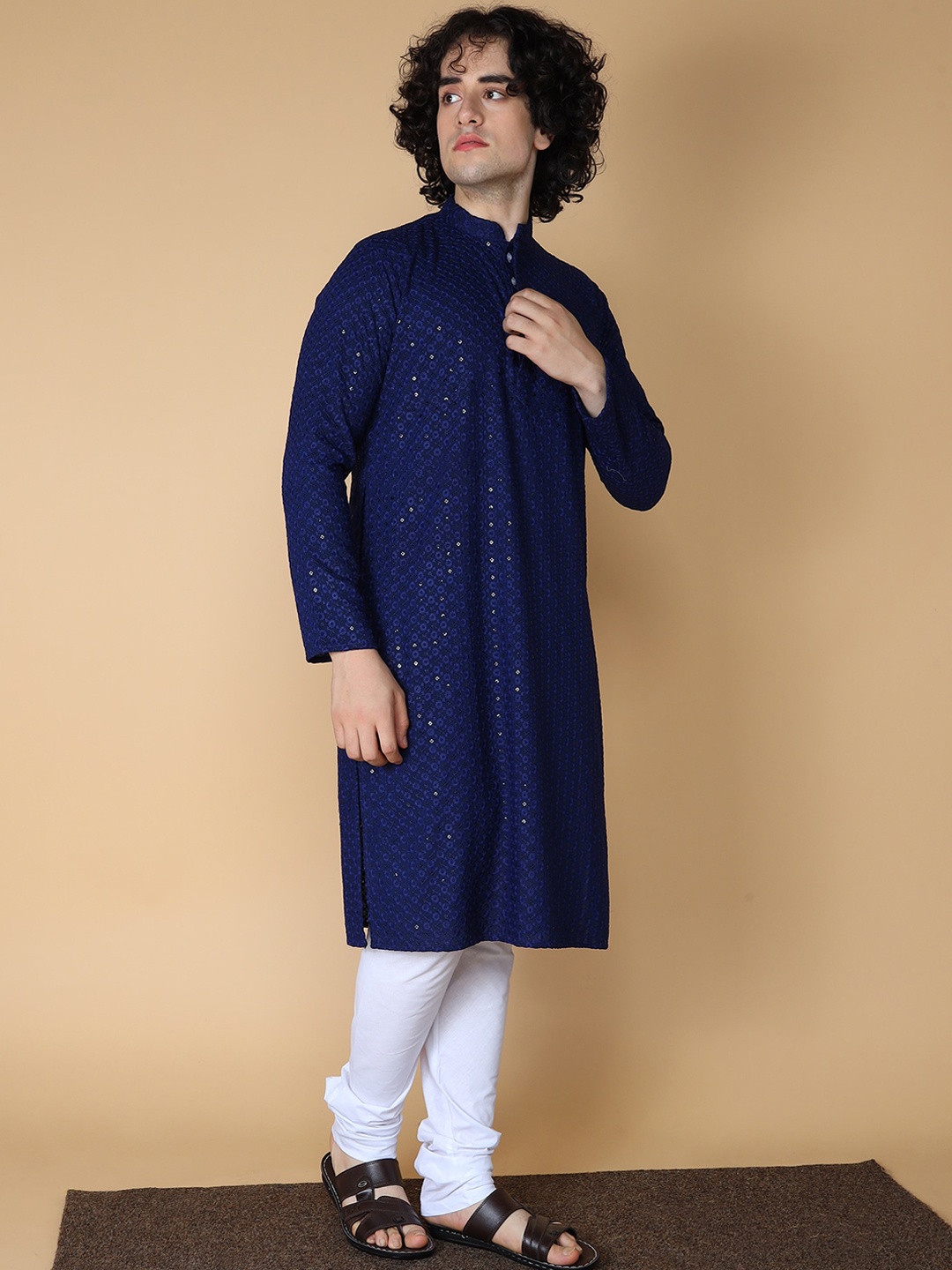 

NAMASKAR Floral Chikankari Band Collar Sequinned Detail Kurta With Churidar, Blue