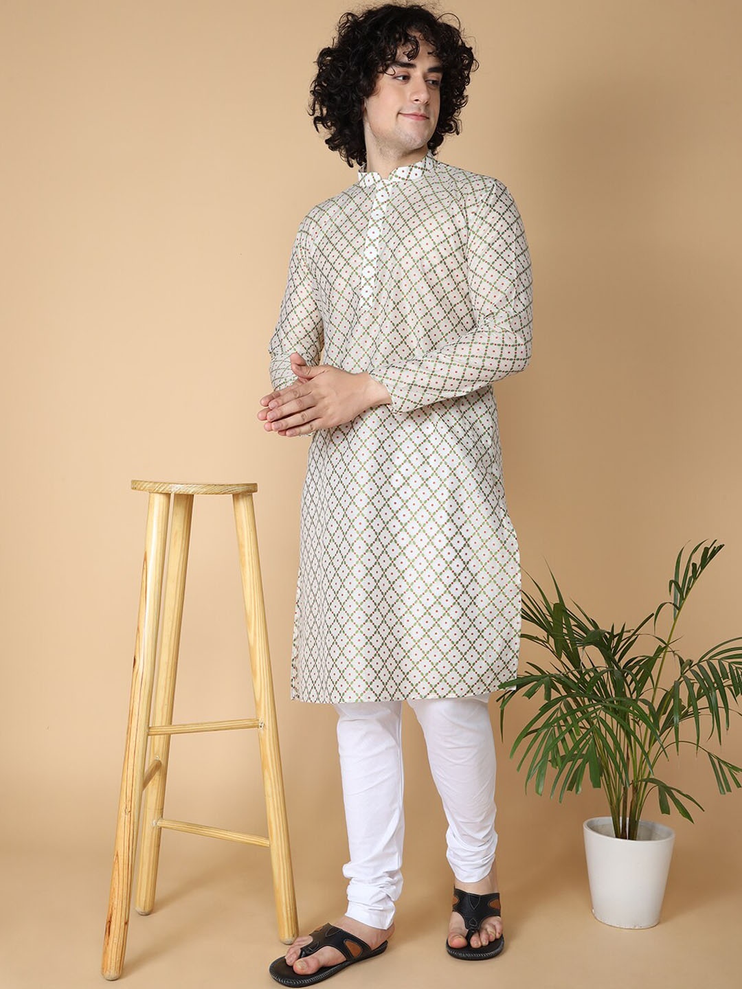 

NAMASKAR Men White Floral Regular Pure Cotton Kurta with Churidar