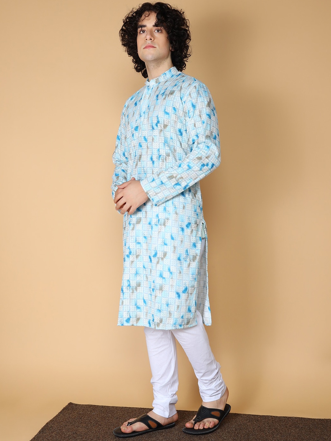 

NAMASKAR Men Blue Embroidered Regular Pure Cotton Kurta with Churidar