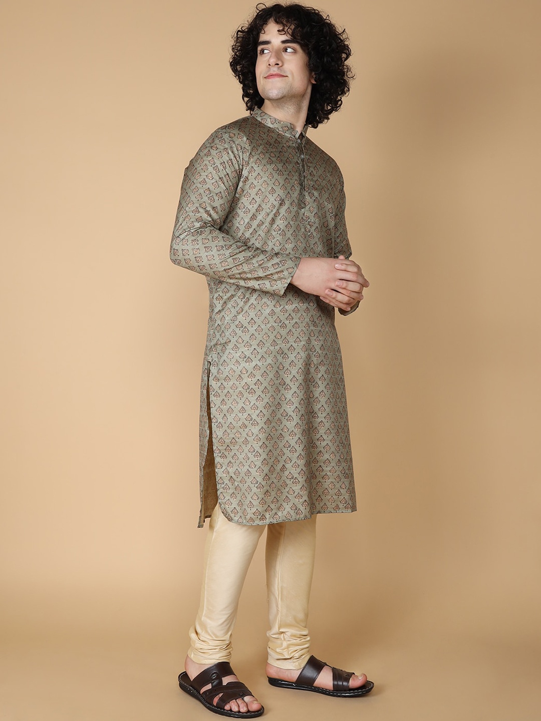 

NAMASKAR Men Green Ethnic Motifs Printed Regular Pure Silk Kurta with Churidar