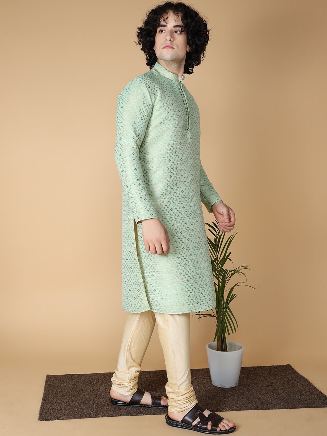

NAMASKAR Men Green Regular Pure Silk Kurta with Churidar