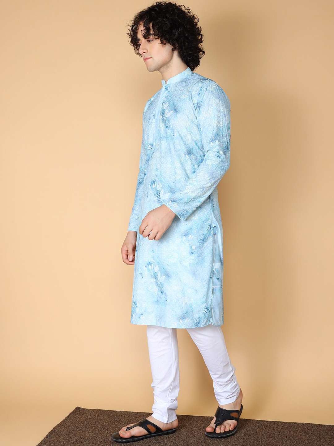 

NAMASKAR Men Floral Chikankari Dyed Regular Pure Cotton Kurta with Churidar, Blue